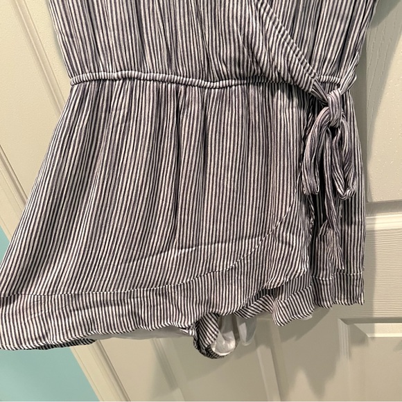 Abercrombie Blue Strip Wrap-Front Romper Size M - Picture 6 of 7